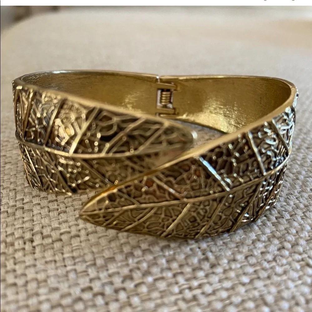 Embracing Leaves Hinged Cuff Bangle in Gold Tone - Picture 2 of 12